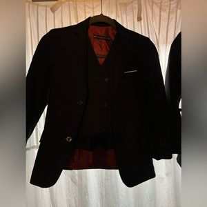 Boys 3 piece black suit, size 8